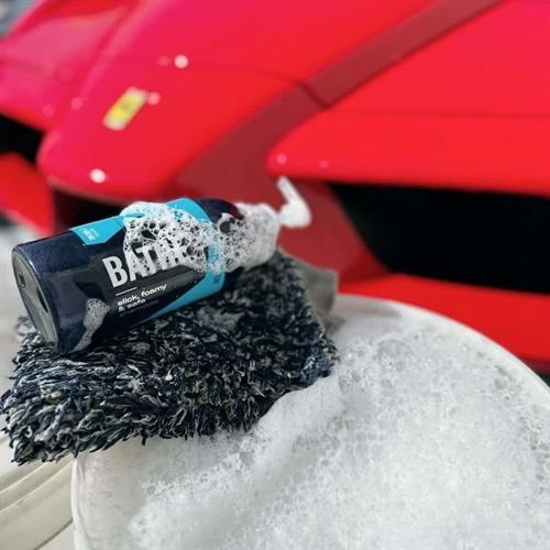 Gyeon Q²m Bathe Ph Nötr Cilalı Oto Şampuanı - 1000 Ml -yüksek Konsantre Jel Araç Yıkama Köpüğü