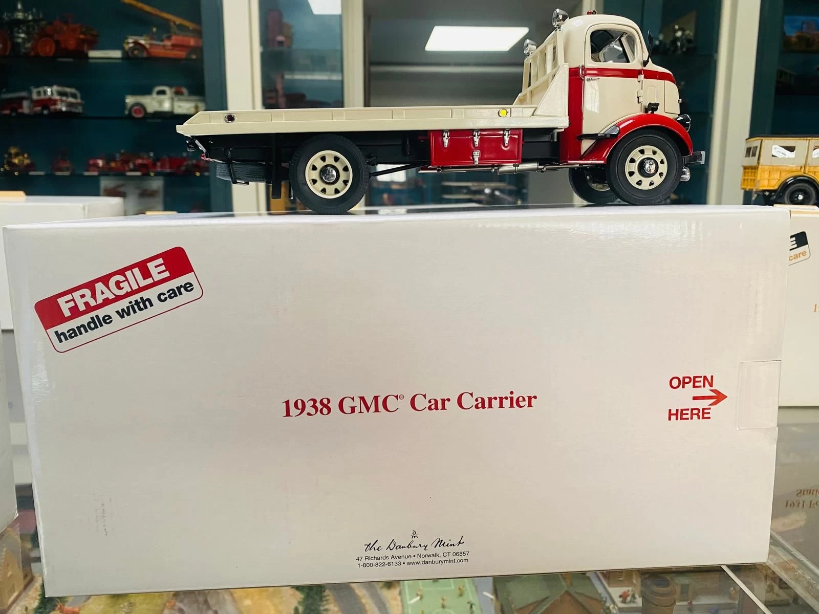 Danbury Mint 1/24 Gmc Car Carrier
