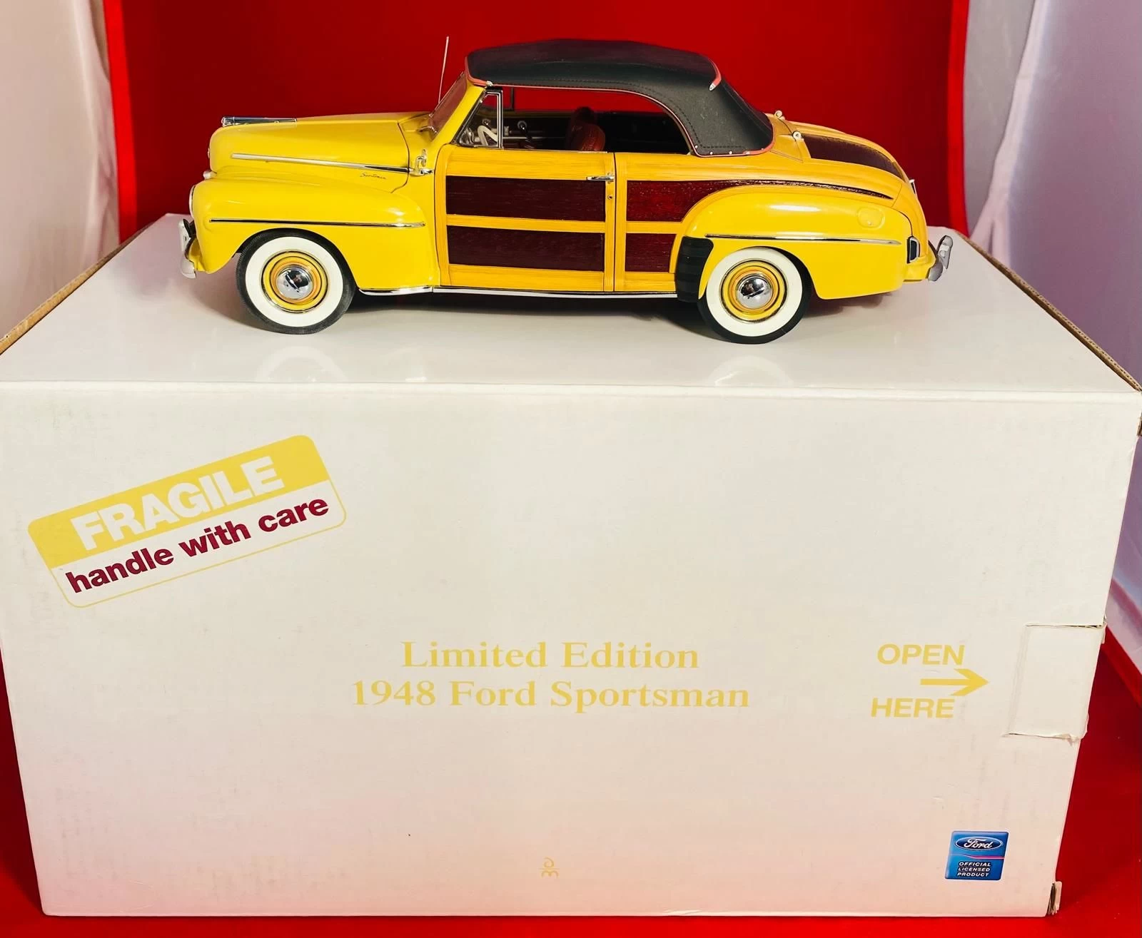 Danbury Mint 1/24  1948 Ford Sportsman